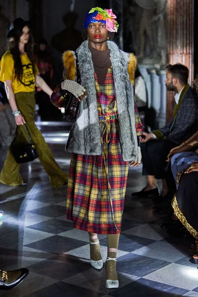 Look 12